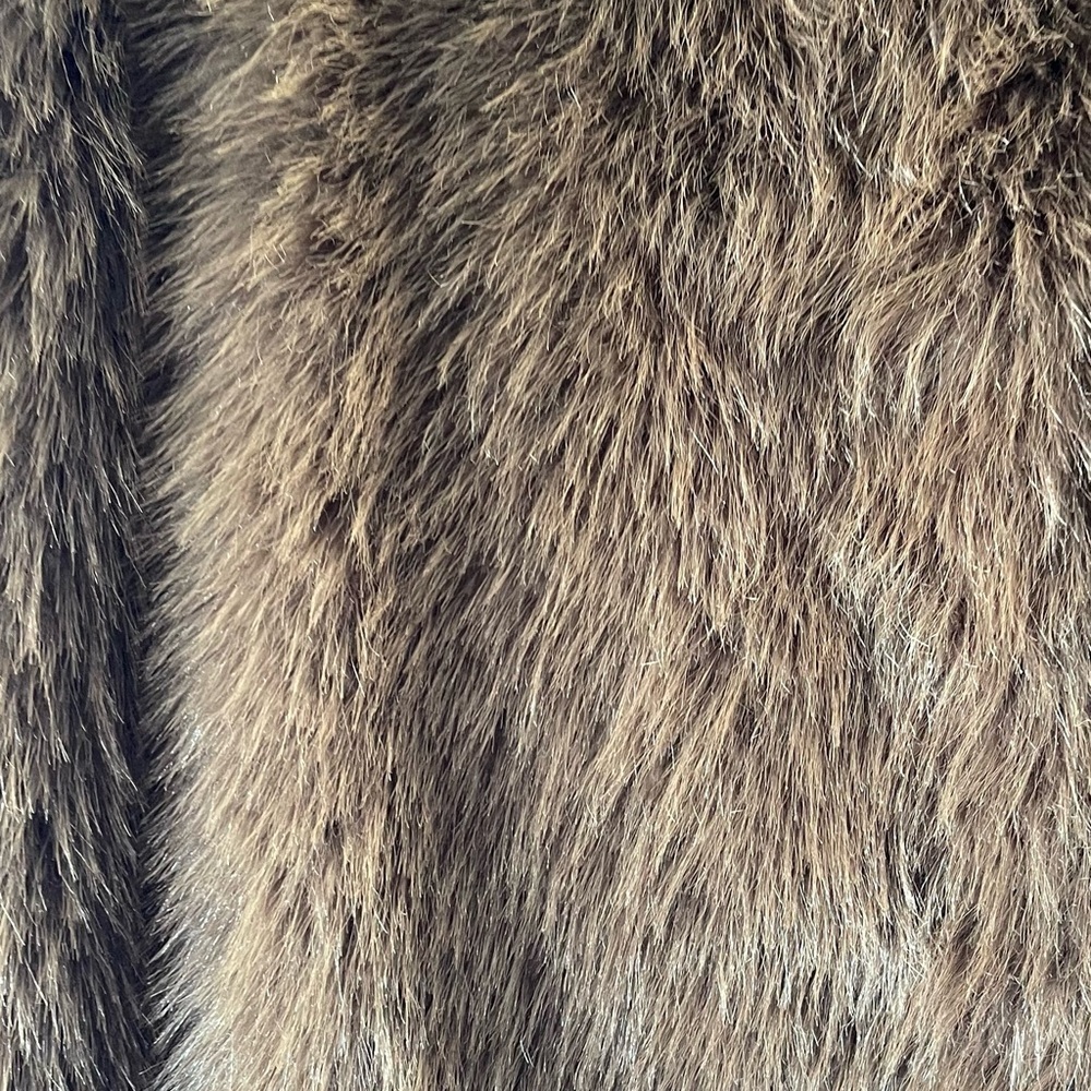 Flygo Fashion Women's Fluffy Faux Fur Coat - Picture 9 of 12